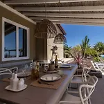 Casa Palmeras Feriehus *