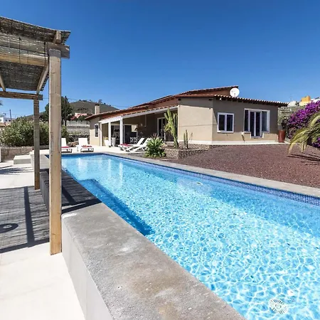 Casa Palmeras Feriehus *